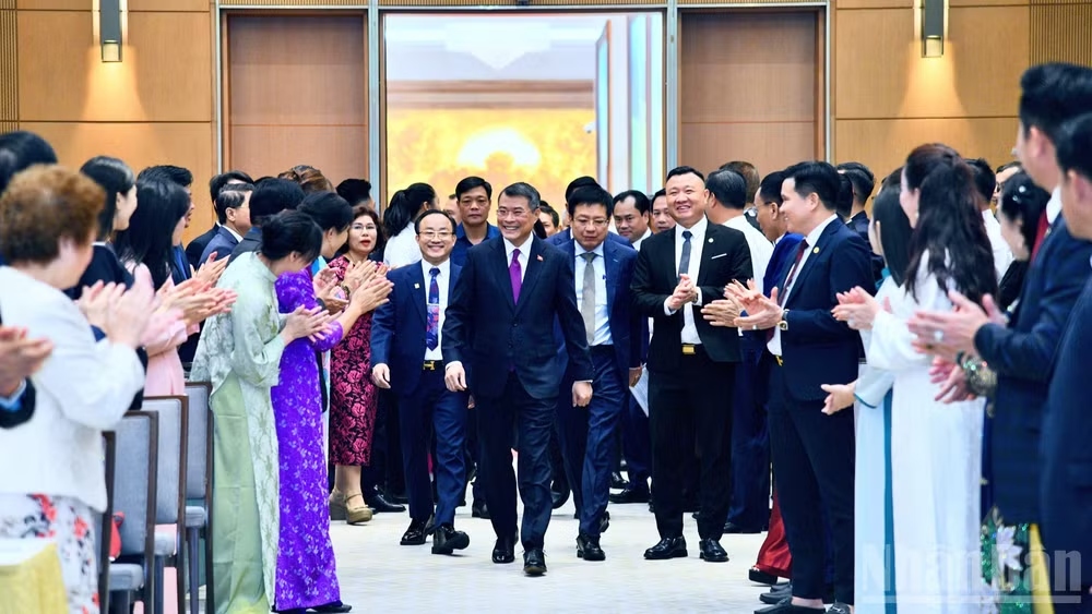 Tháo gỡ điểm nghẽn, khơi thông nguồn lực, thúc đẩy tăng trưởng
